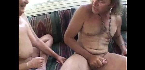  Granny and BBW in threesome action